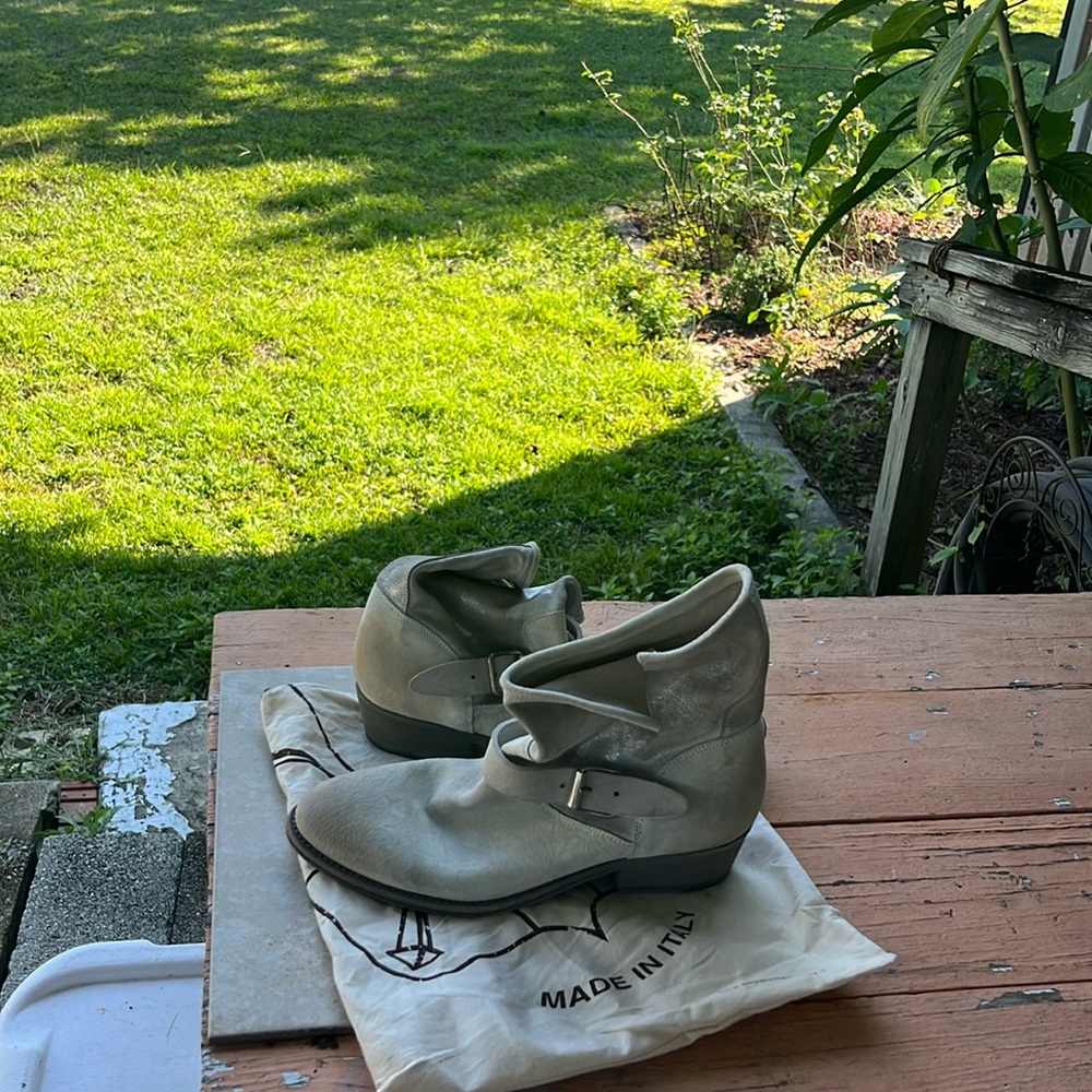 Pantanetti booties,gently used preloved ankle booties , cream color,